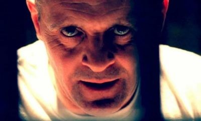 Anthony Hopkins è l’ex psichiatra Hannibal Lecter in “Il silenzio degli innocenti”, che divorava i suoi pazienti.